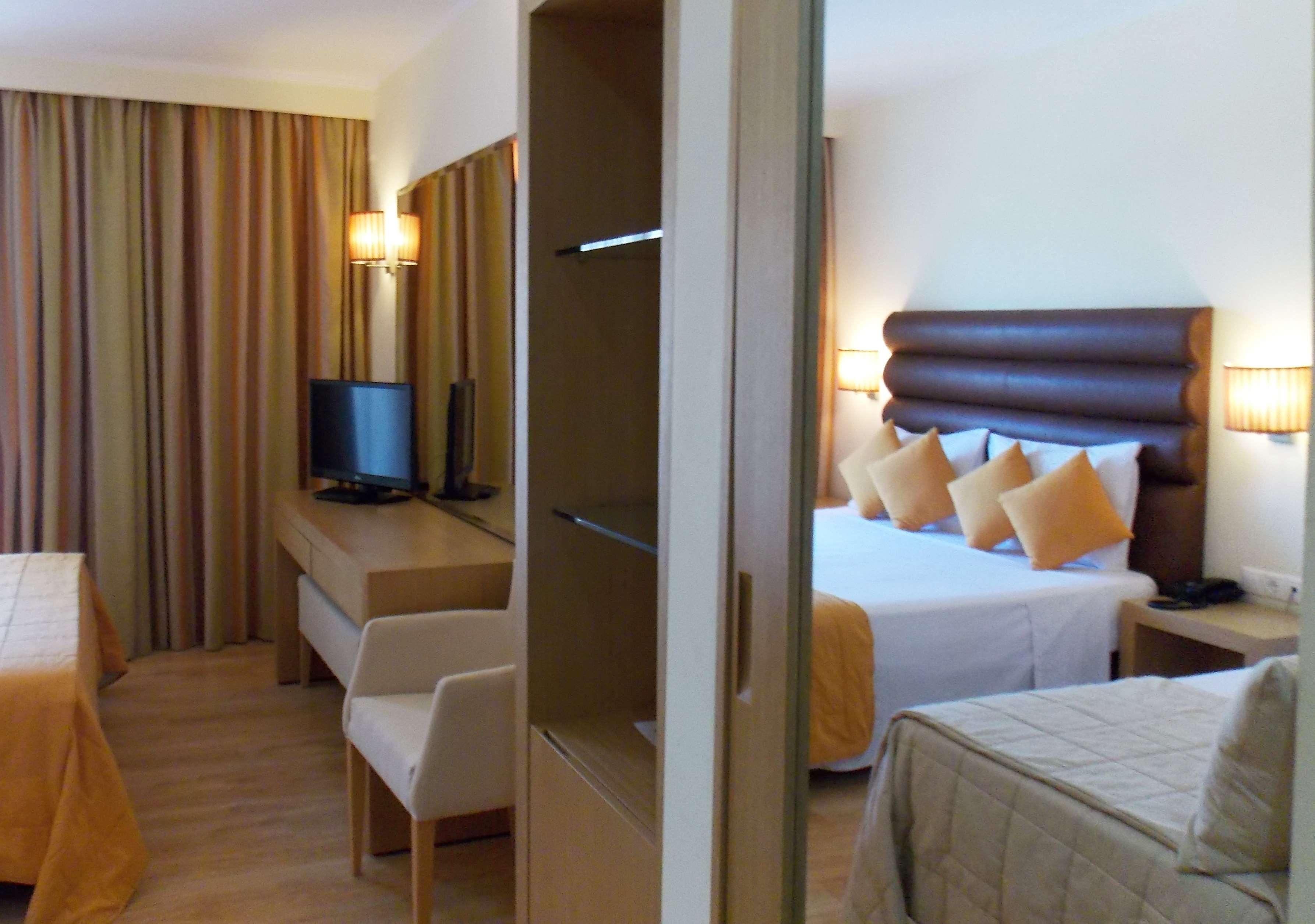 Galaxy Beach Resort BW Premier Collection ลากานาส ภายนอก รูปภาพ