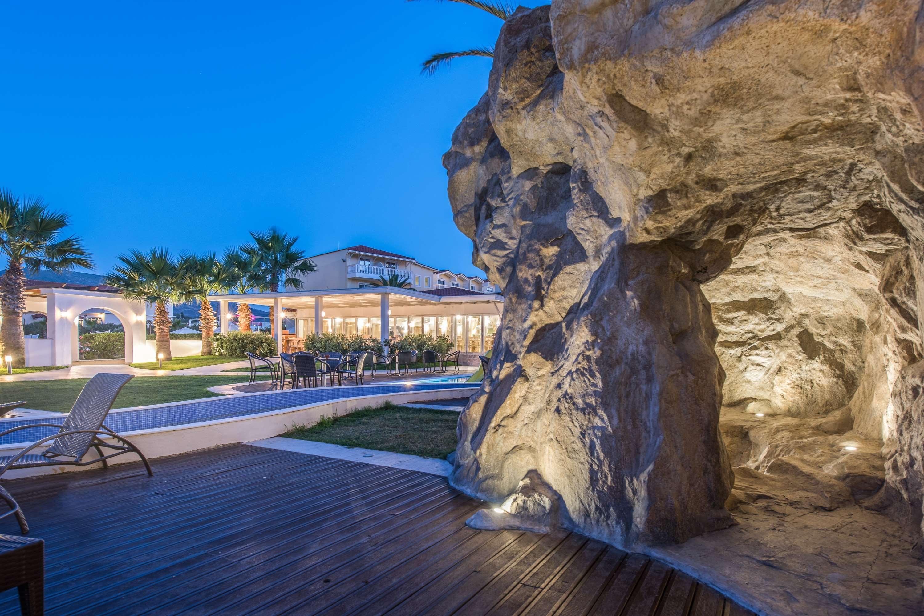 Galaxy Beach Resort BW Premier Collection ลากานาส ภายนอก รูปภาพ