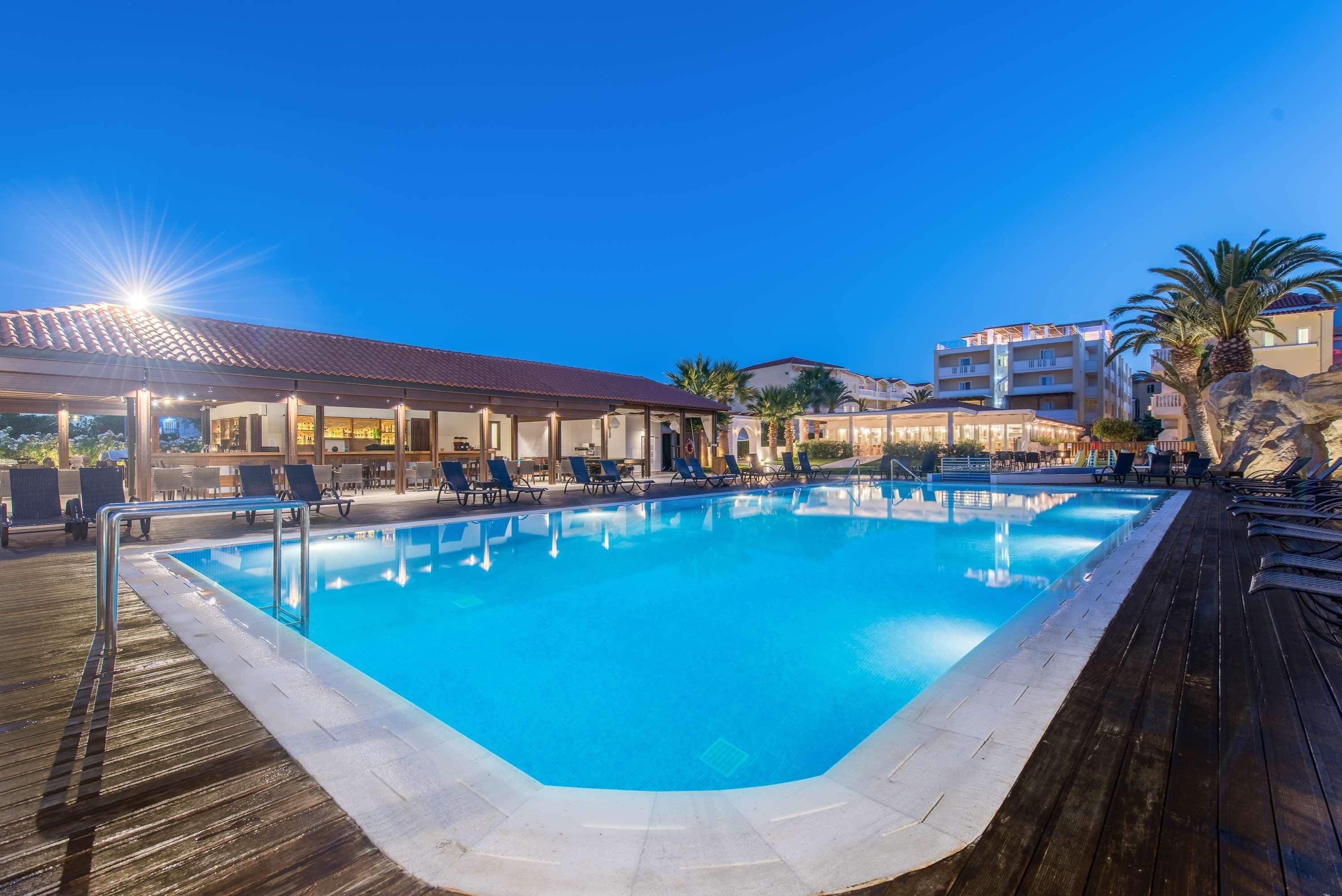 Galaxy Beach Resort BW Premier Collection ลากานาส ภายนอก รูปภาพ