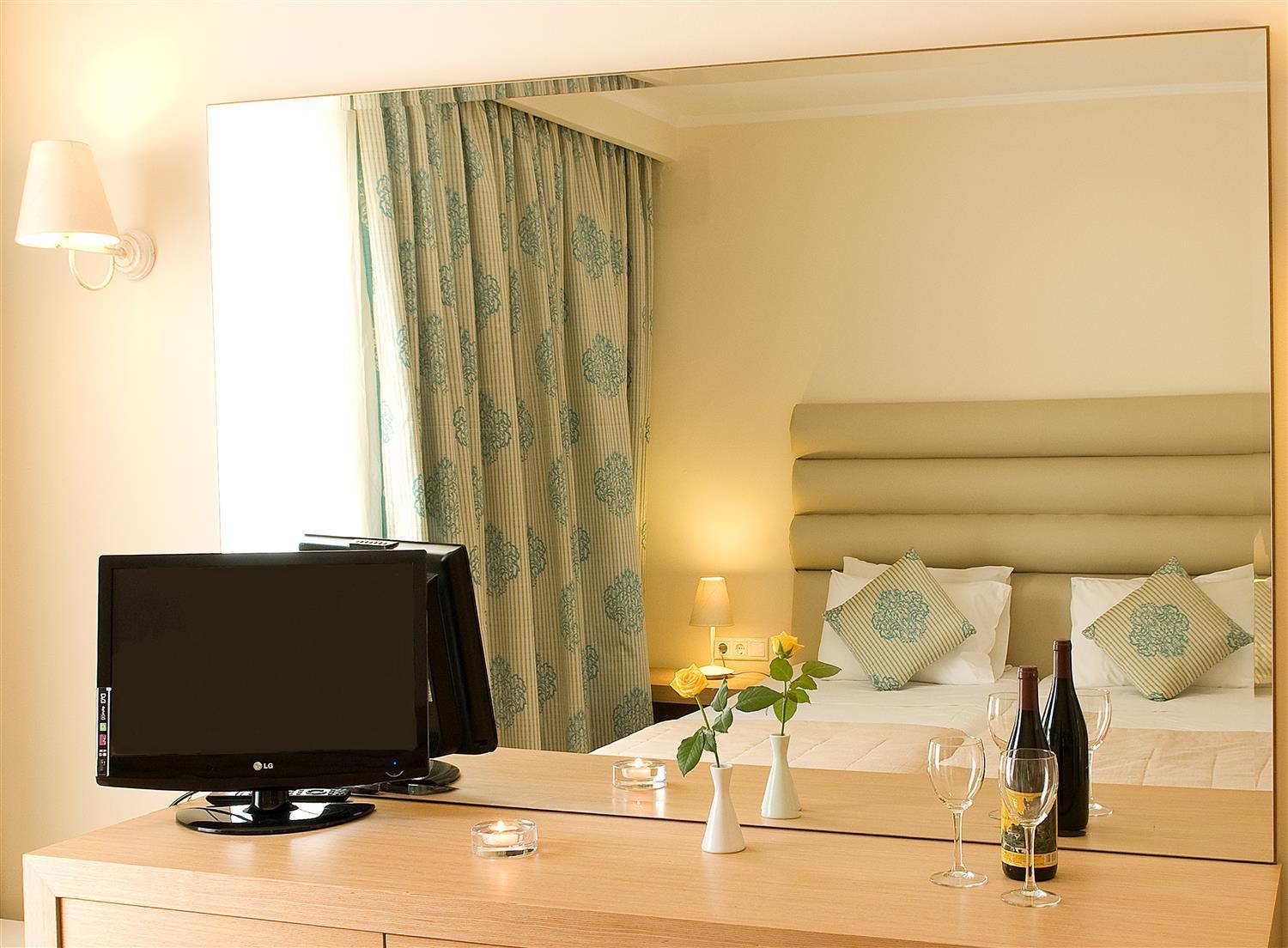 Galaxy Beach Resort BW Premier Collection ลากานาส ภายนอก รูปภาพ