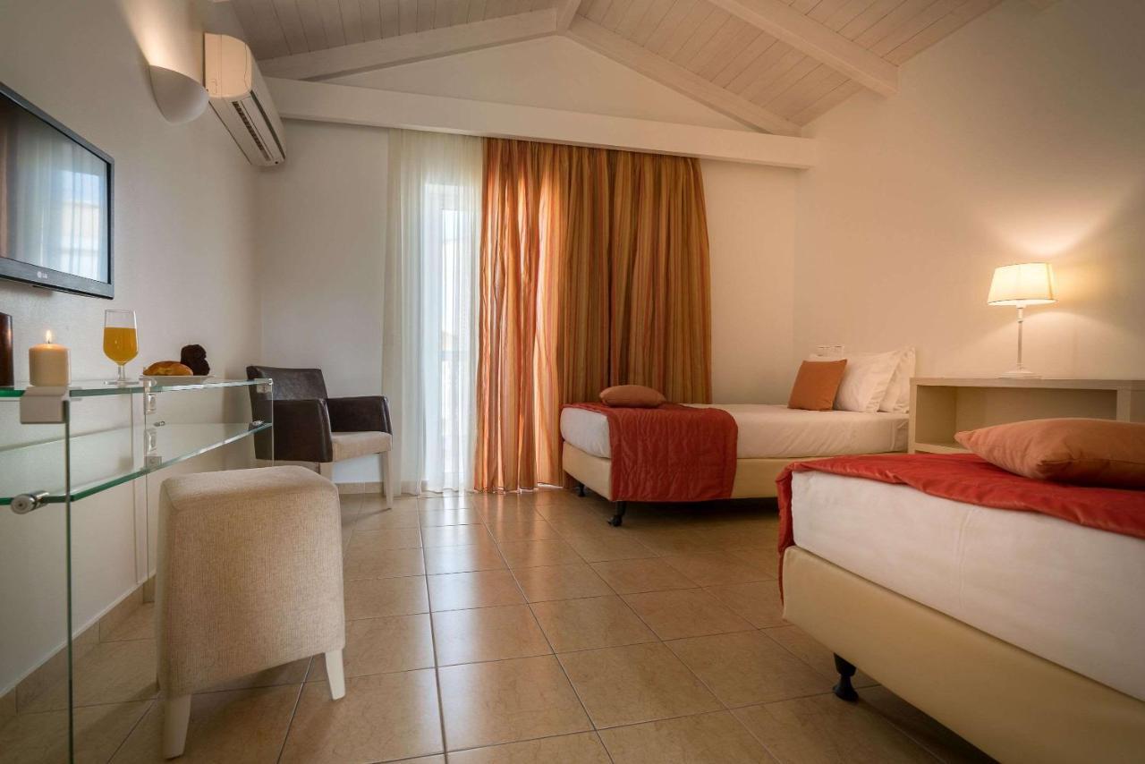 Galaxy Beach Resort BW Premier Collection ลากานาส ภายนอก รูปภาพ