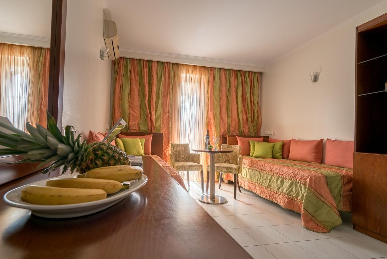 Galaxy Beach Resort BW Premier Collection ลากานาส ภายนอก รูปภาพ